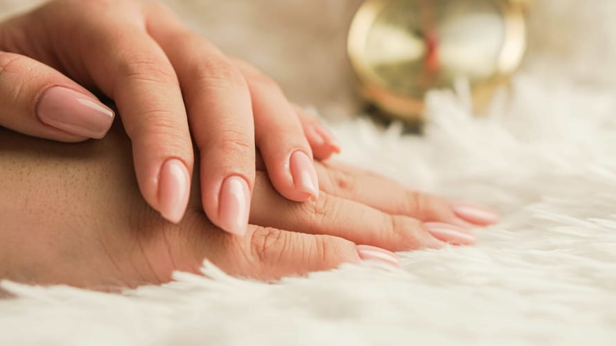 Manicure hybrydowy - detale